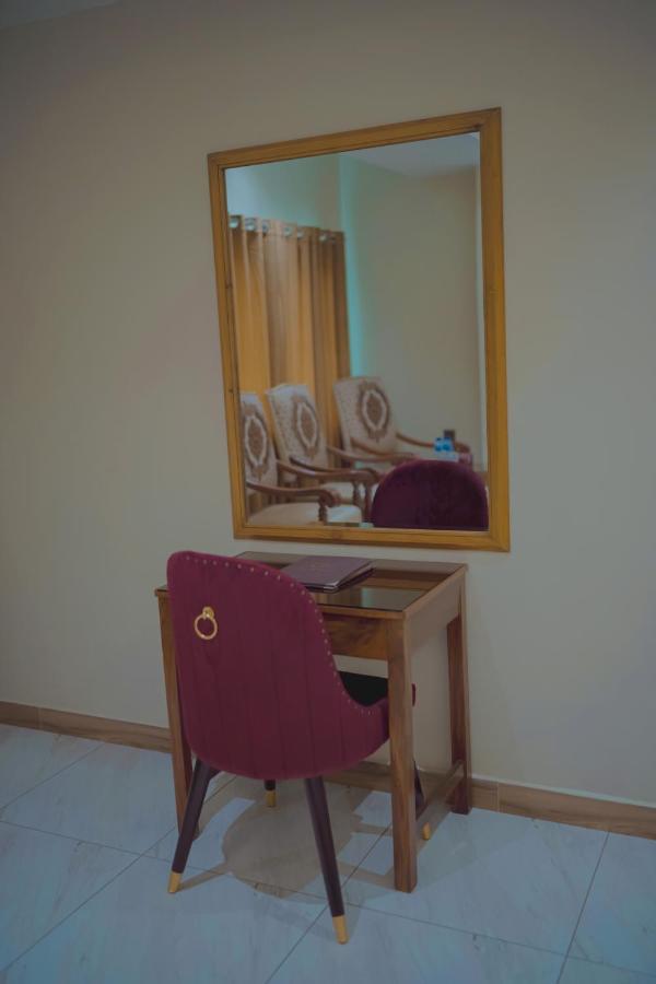Hotel Pearl Inn Karachi Exteriör bild