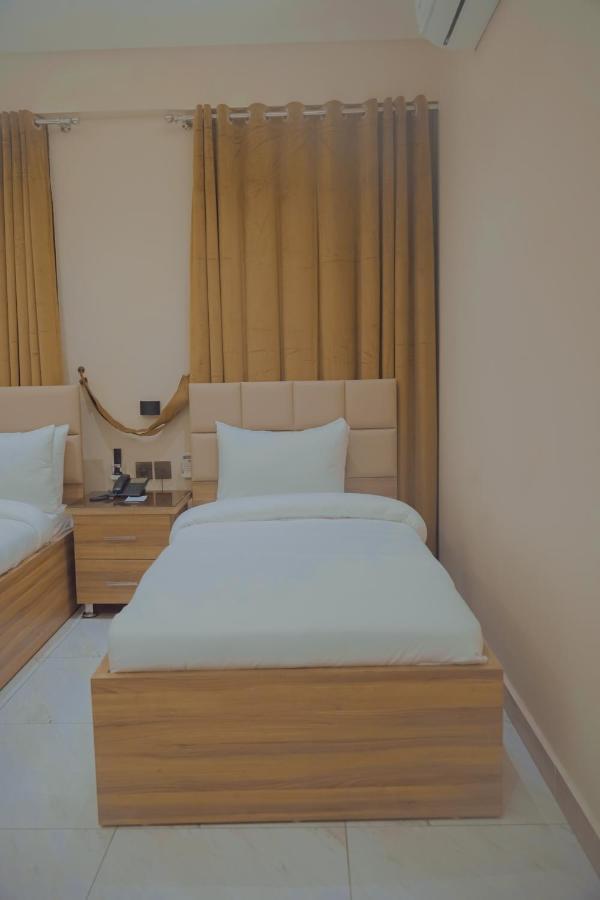 Hotel Pearl Inn Karachi Exteriör bild