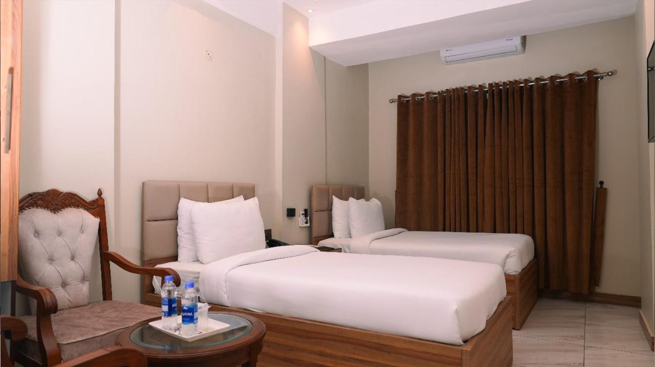 Hotel Pearl Inn Karachi Exteriör bild