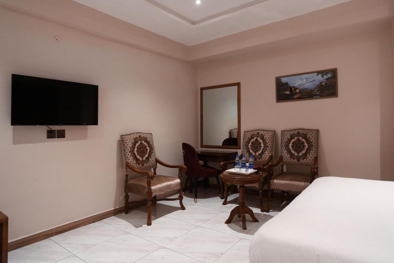 Hotel Pearl Inn Karachi Exteriör bild