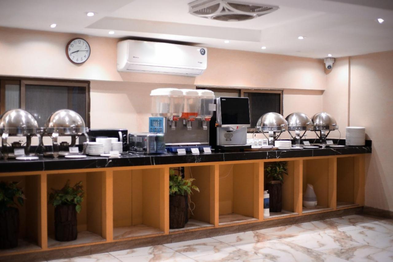 Hotel Pearl Inn Karachi Exteriör bild